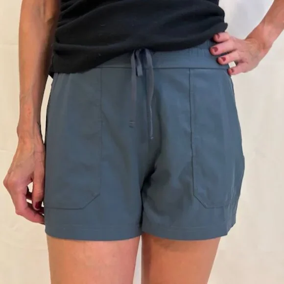 Kuhl 4" Womens Trekr Shorts, Indigo, Size Small - Picture 2 of 3